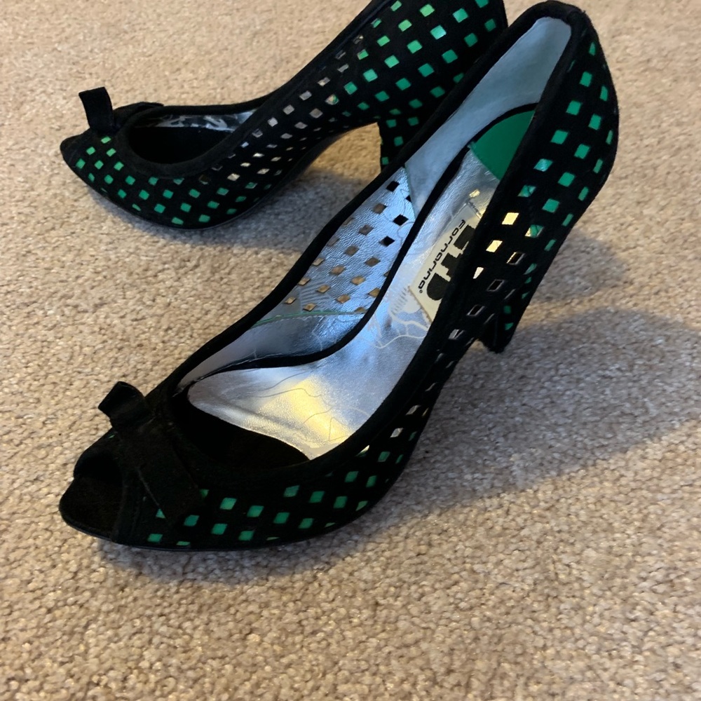 Black/green insert heels